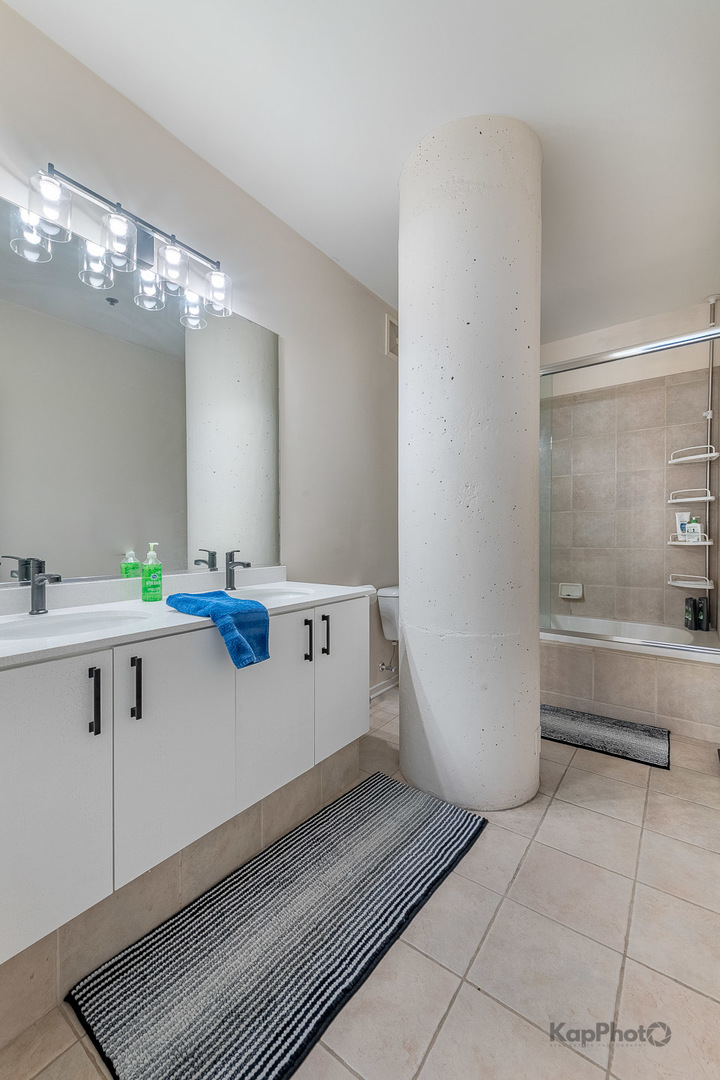 130 S Canal Street Unit: 614