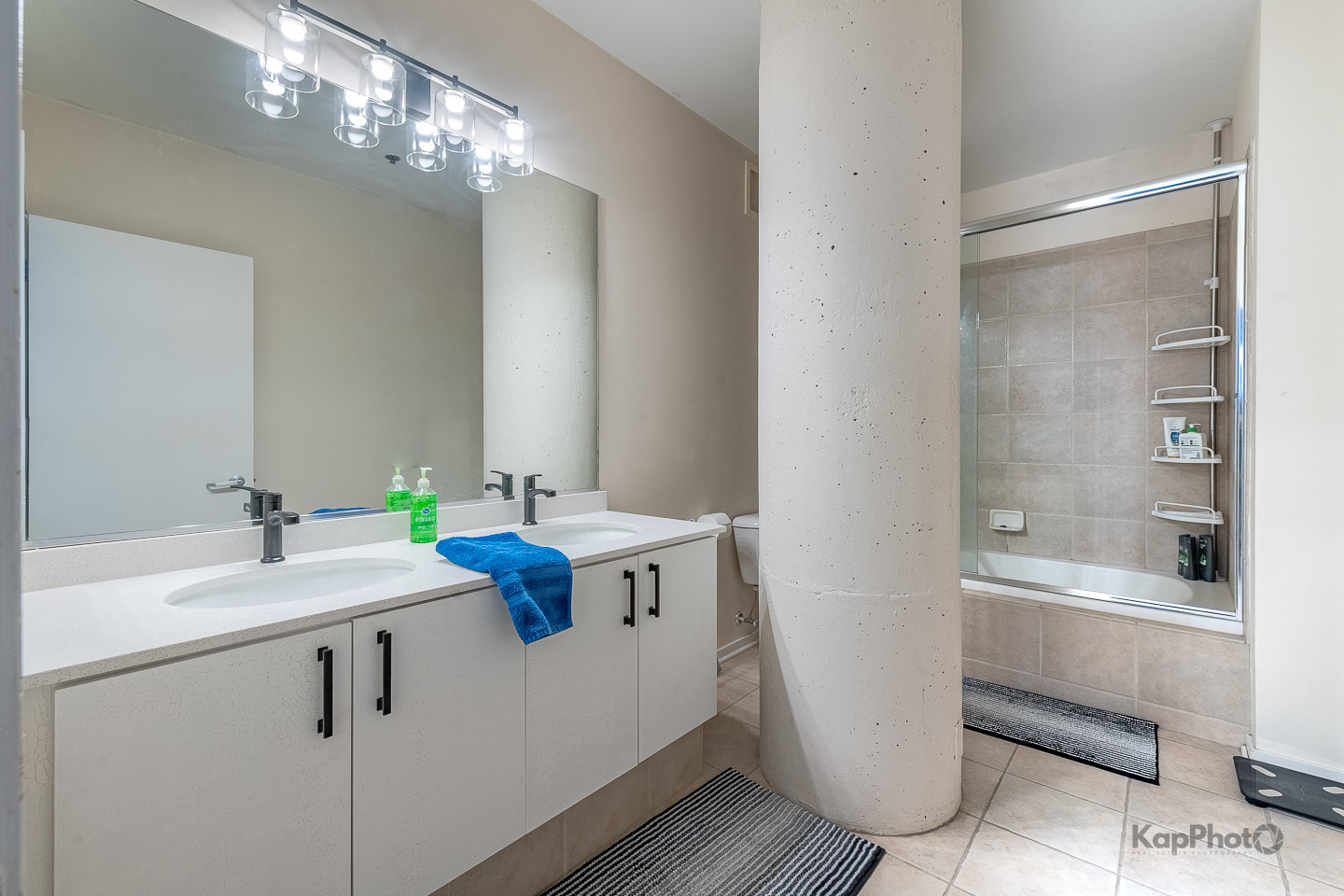 130 S Canal Street Unit: 614