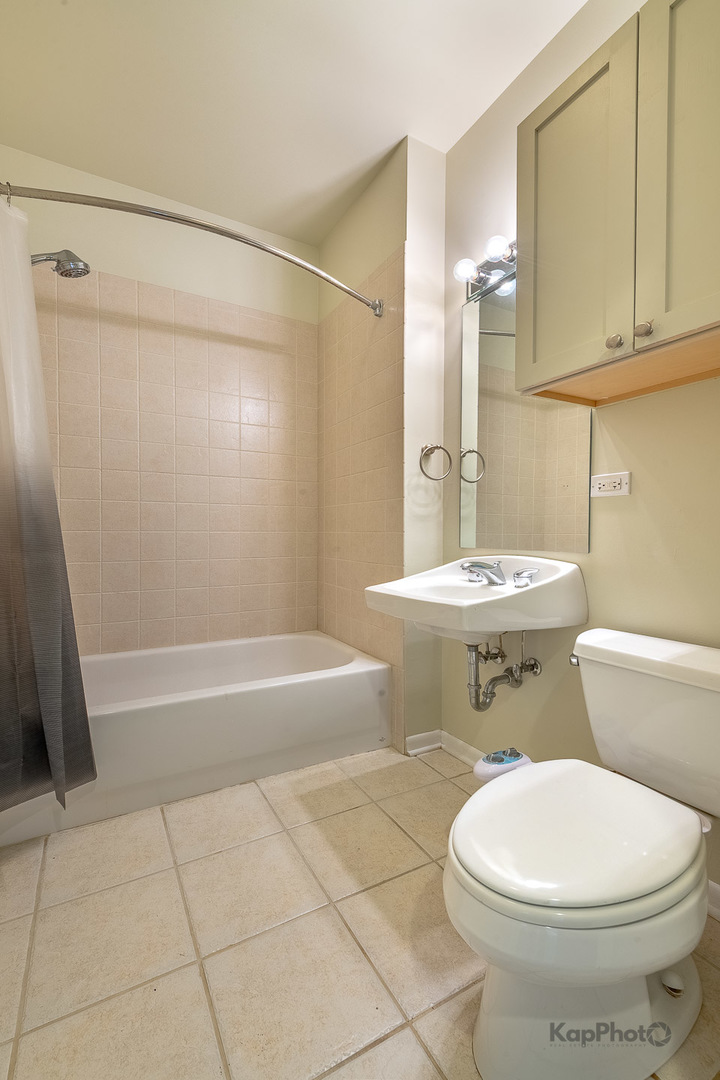 915 S Oak Park Avenue Unit: 1B