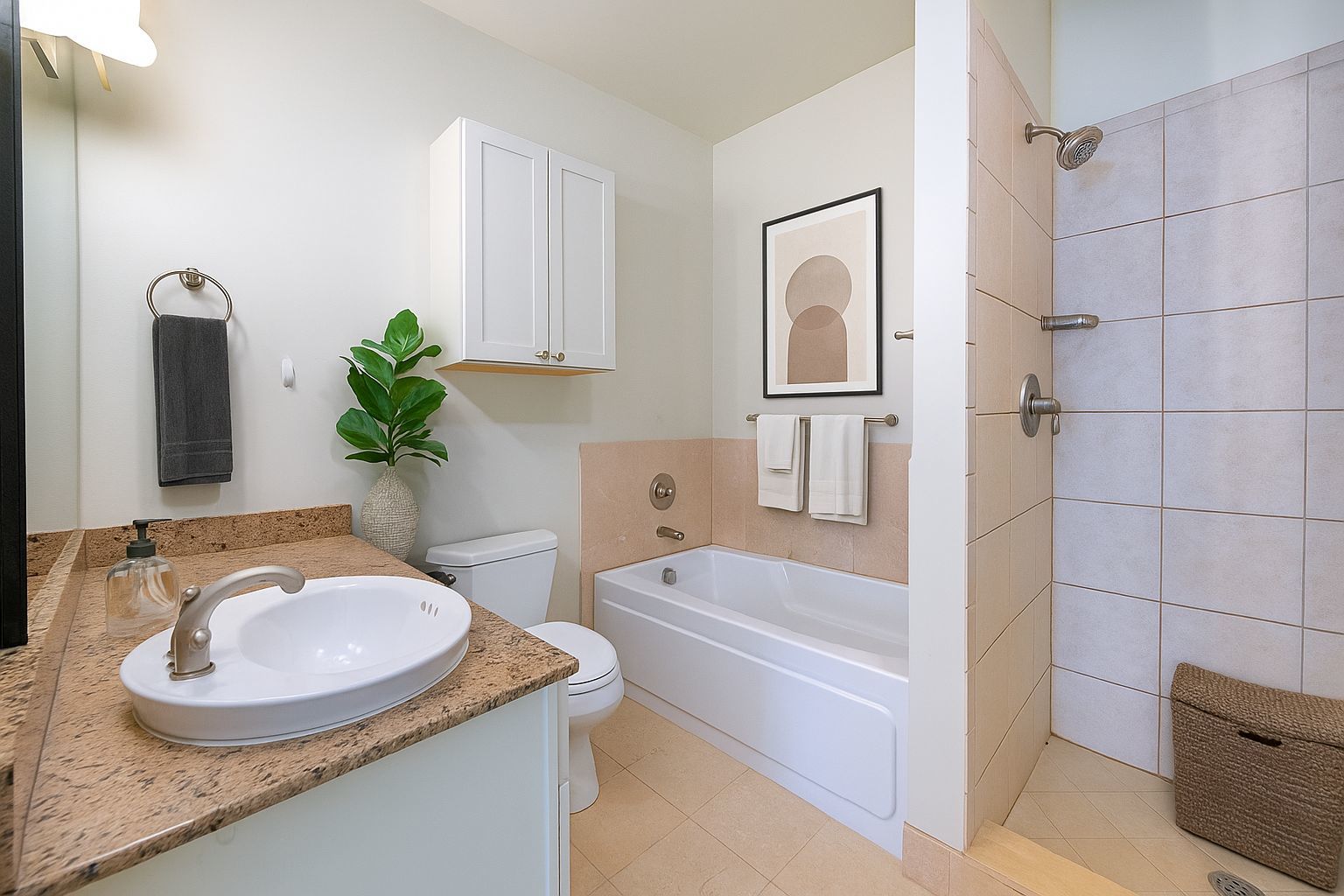 915 S Oak Park Avenue Unit: 1B
