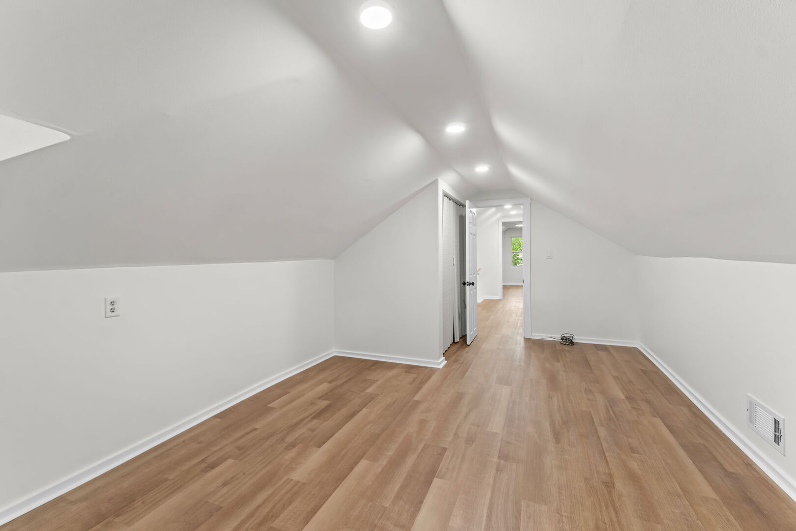 2724 N Newland Avenue