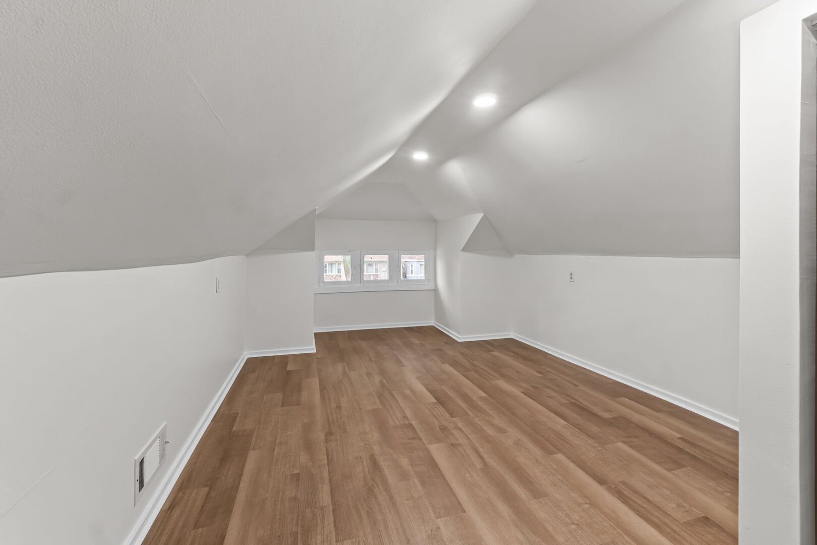 2724 N Newland Avenue