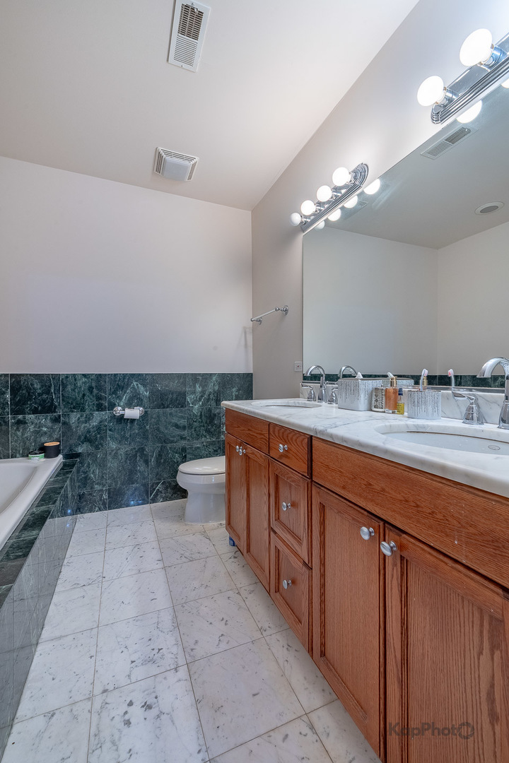 1302 W Fillmore Street Unit: 3