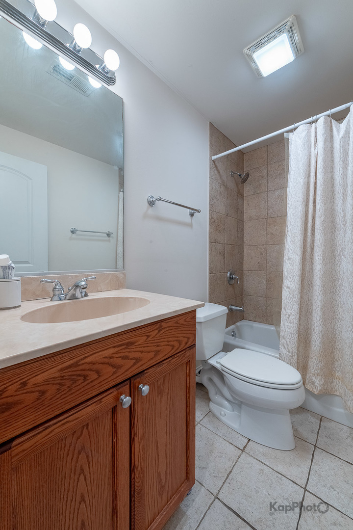 1302 W Fillmore Street Unit: 3