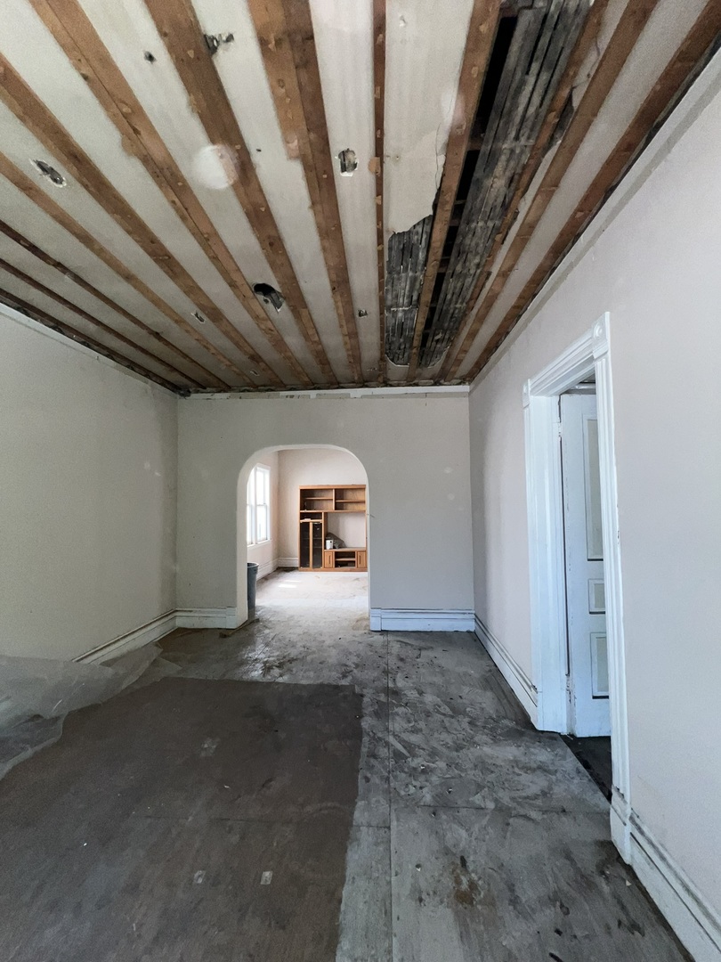727 W 47th Place