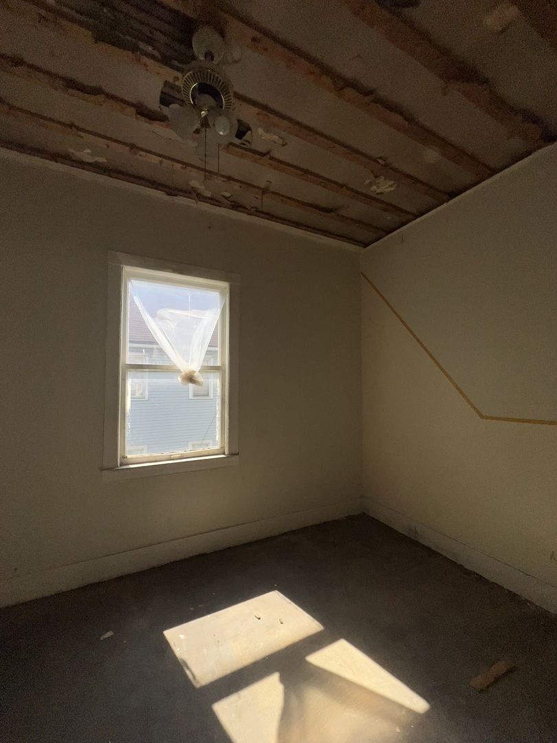 727 W 47th Place