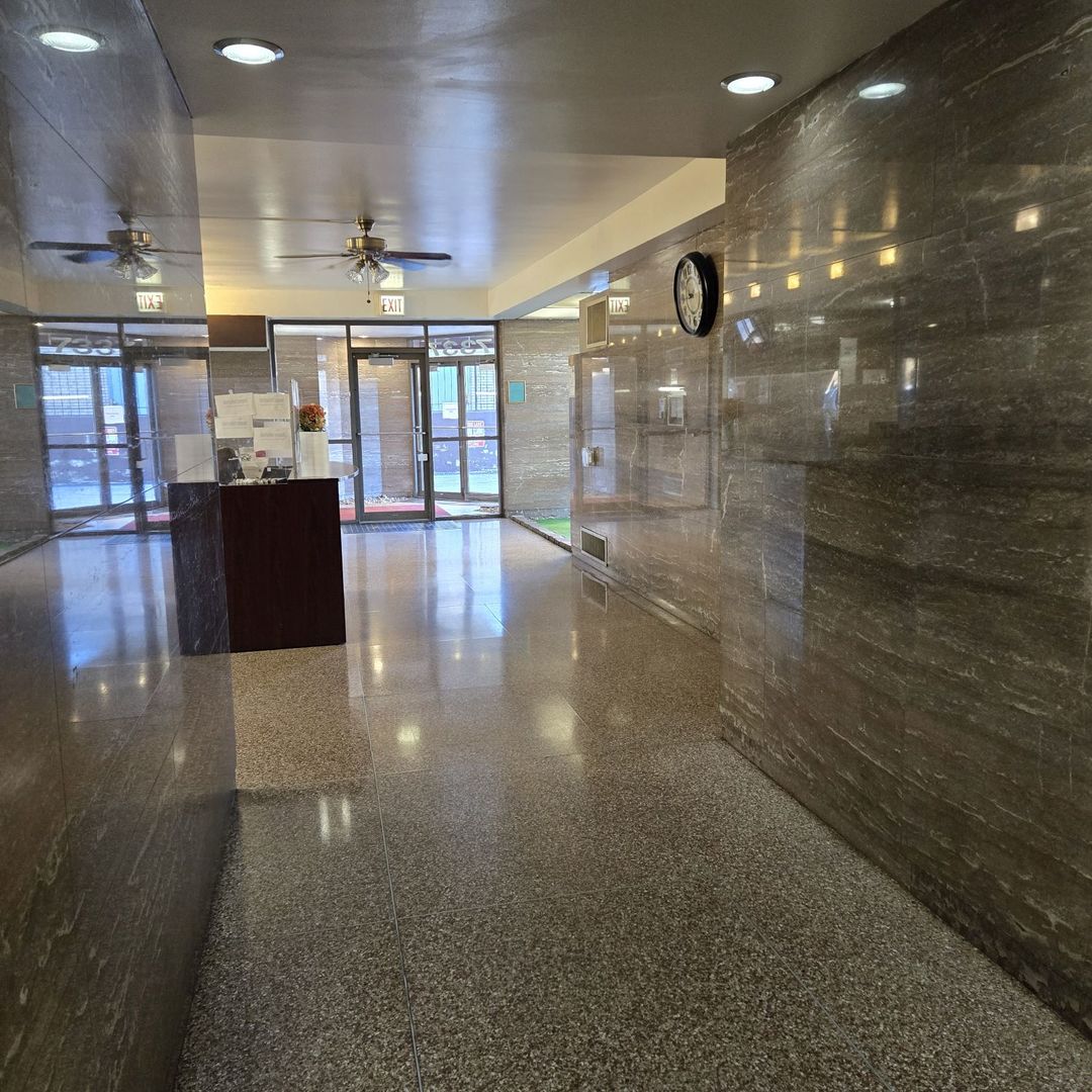 7337 S South Shore Drive Unit: 609
