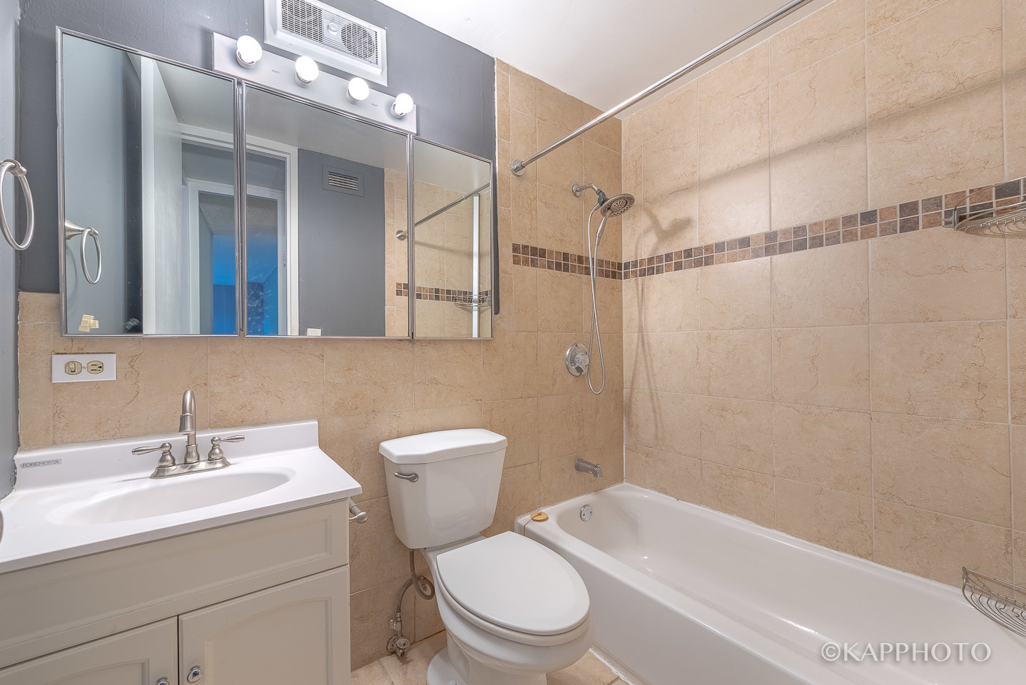 720 W Gordon Terrace Unit: 3N