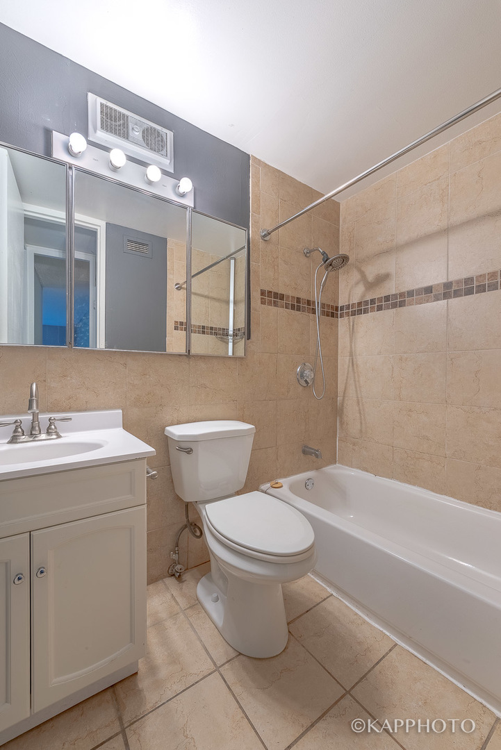 720 W Gordon Terrace Unit: 3N