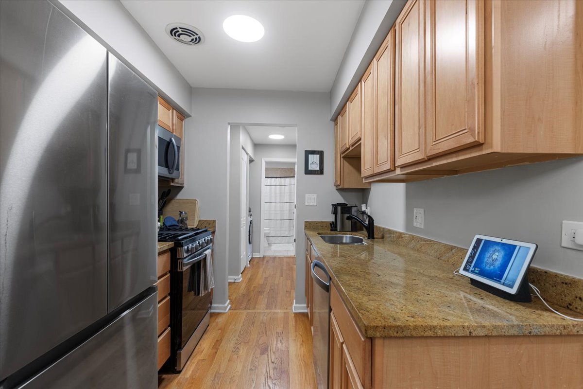 1415 W Lunt Avenue Unit: 402