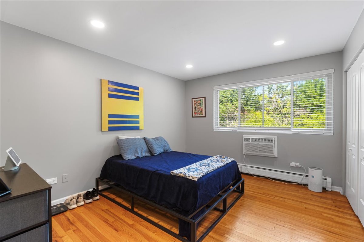 1415 W Lunt Avenue Unit: 402