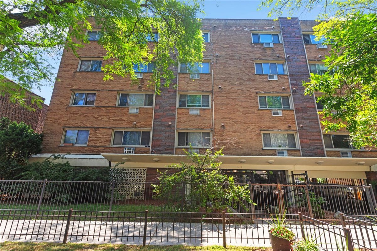 1415 W Lunt Avenue Unit: 402