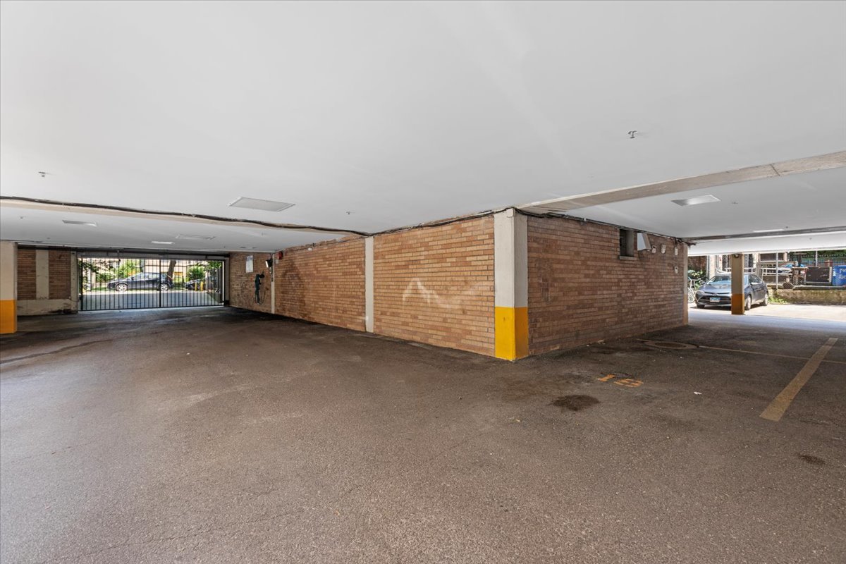 1415 W Lunt Avenue Unit: 402