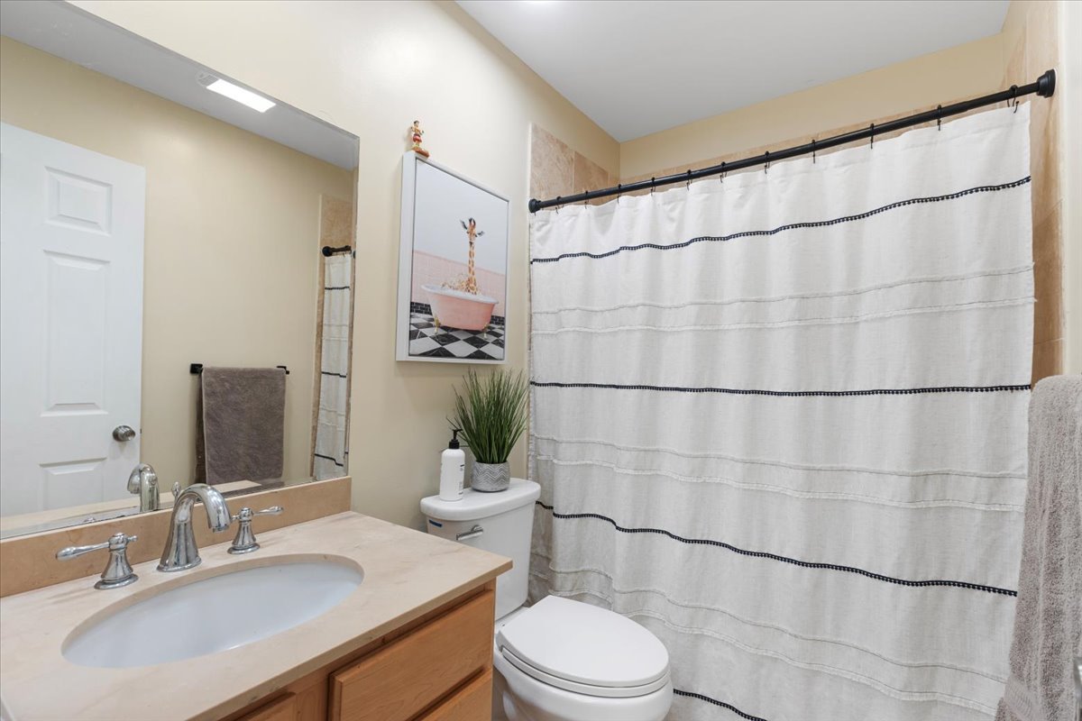 1415 W Lunt Avenue Unit: 402