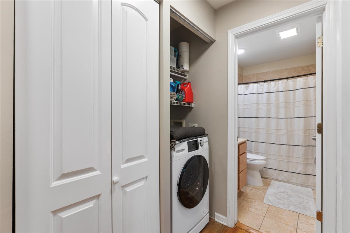 1415 W Lunt Avenue Unit: 402