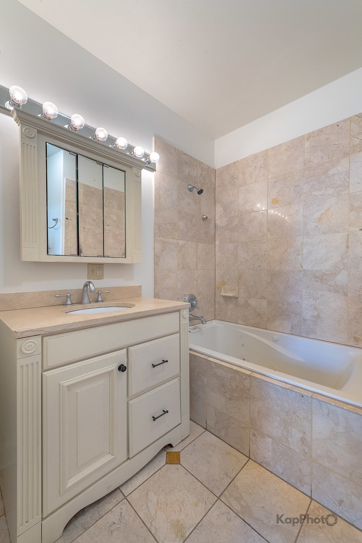 2318 S Central Park Avenue Unit: 101