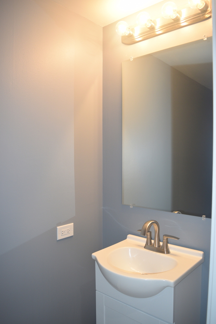 1801 S Michigan Avenue Unit: 102