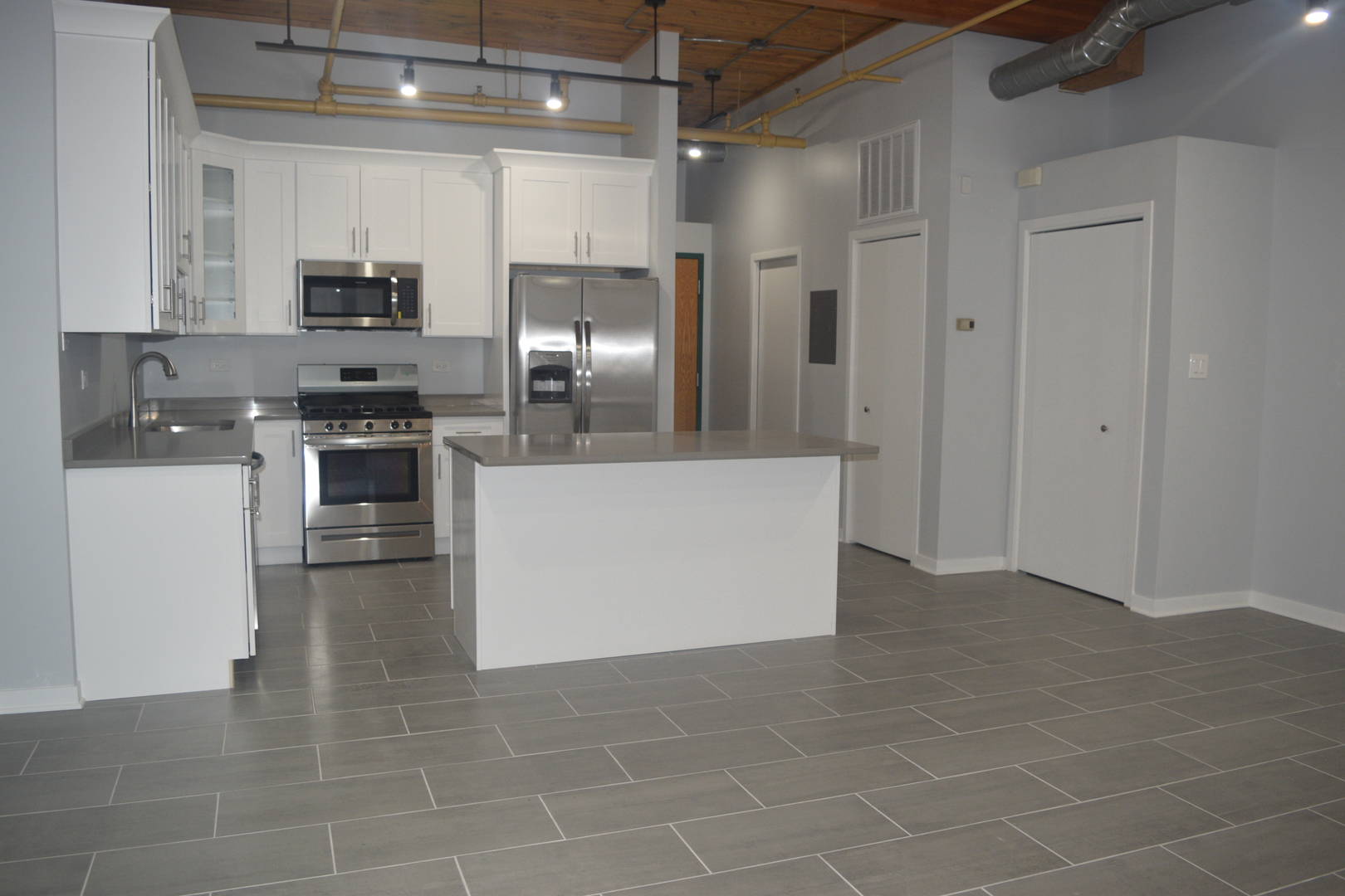 1801 S Michigan Avenue Unit: 102