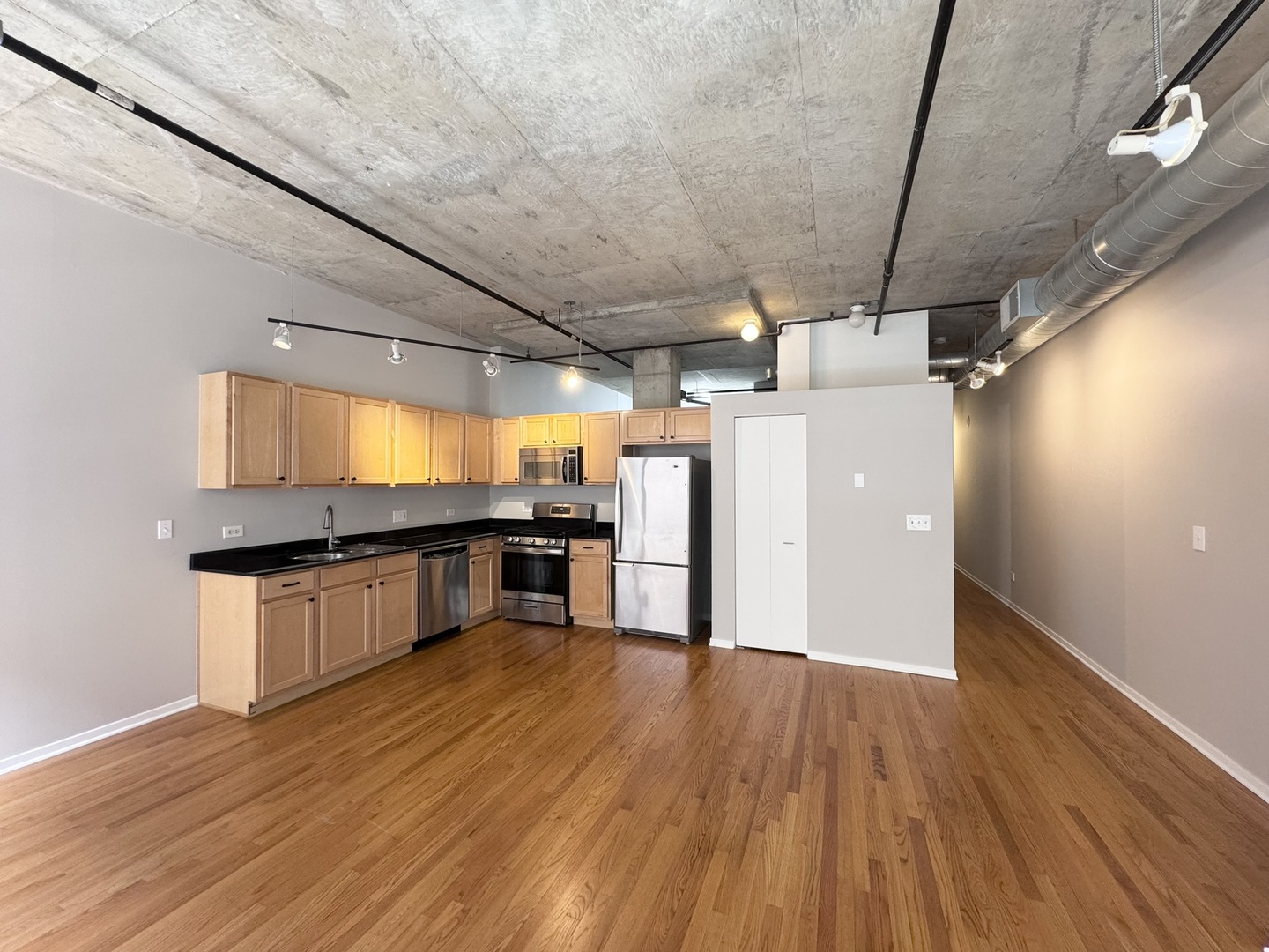 933 W Van Buren Street Unit: 424