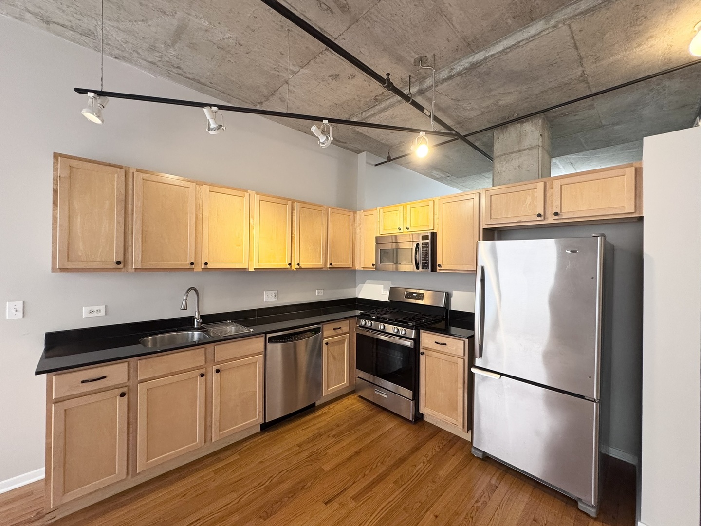 933 W Van Buren Street Unit: 424