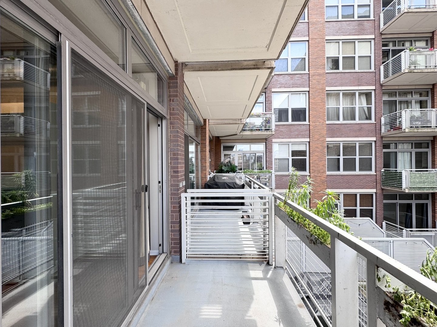 933 W Van Buren Street Unit: 424