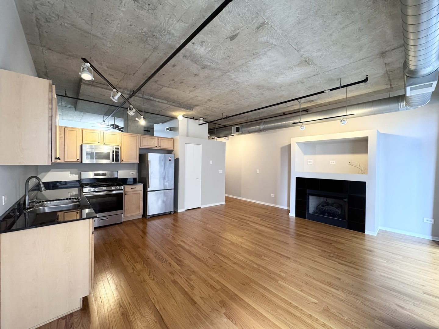 933 W Van Buren Street Unit: 424