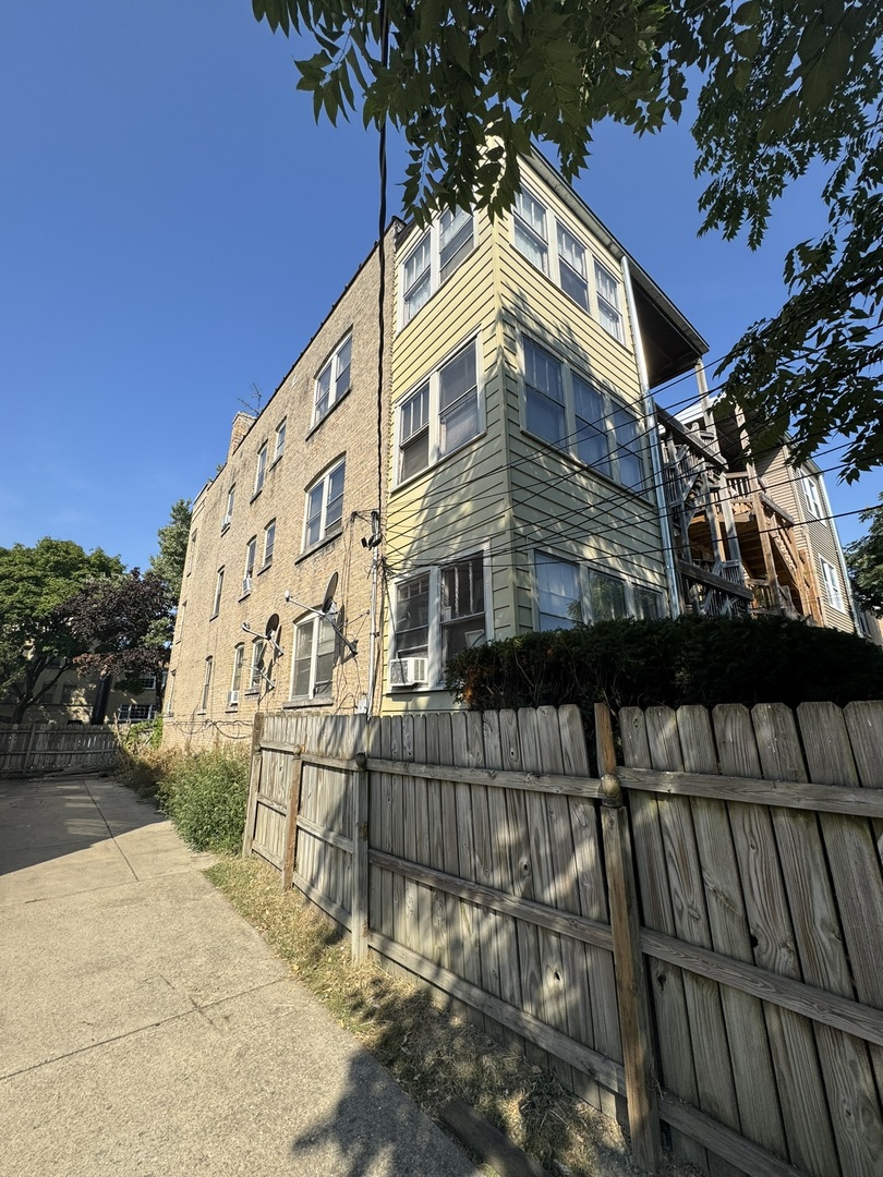 5709 N Spaulding Avenue