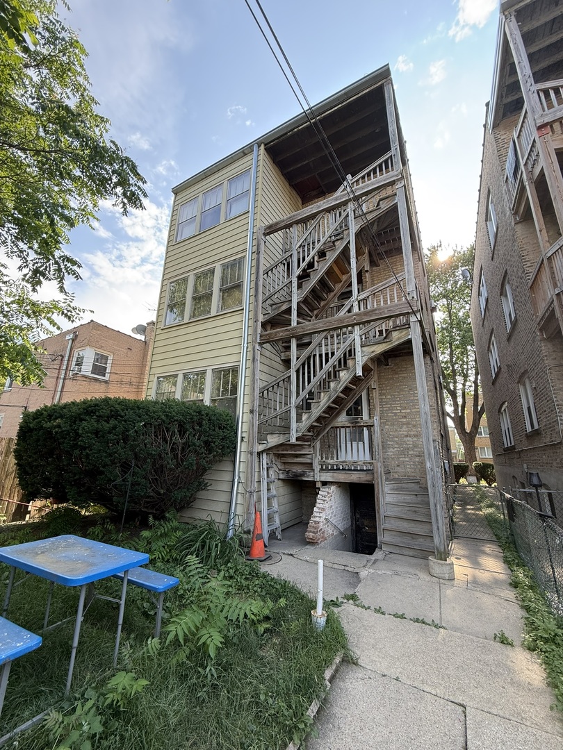 5709 N Spaulding Avenue