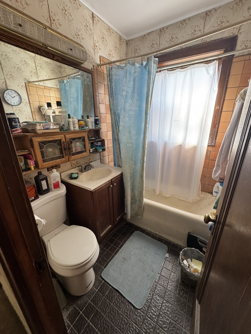 5709 N Spaulding Avenue