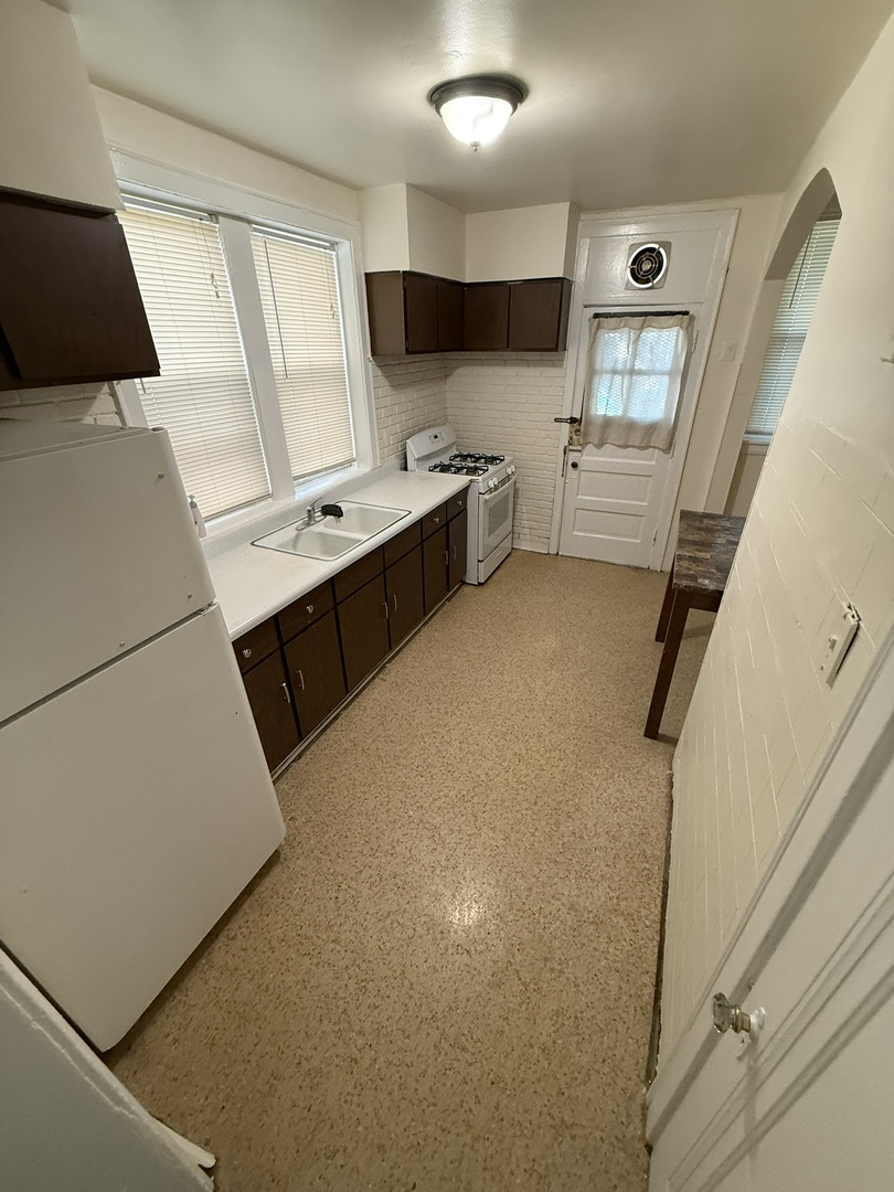 5709 N Spaulding Avenue