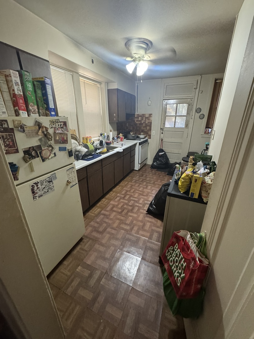 5709 N Spaulding Avenue