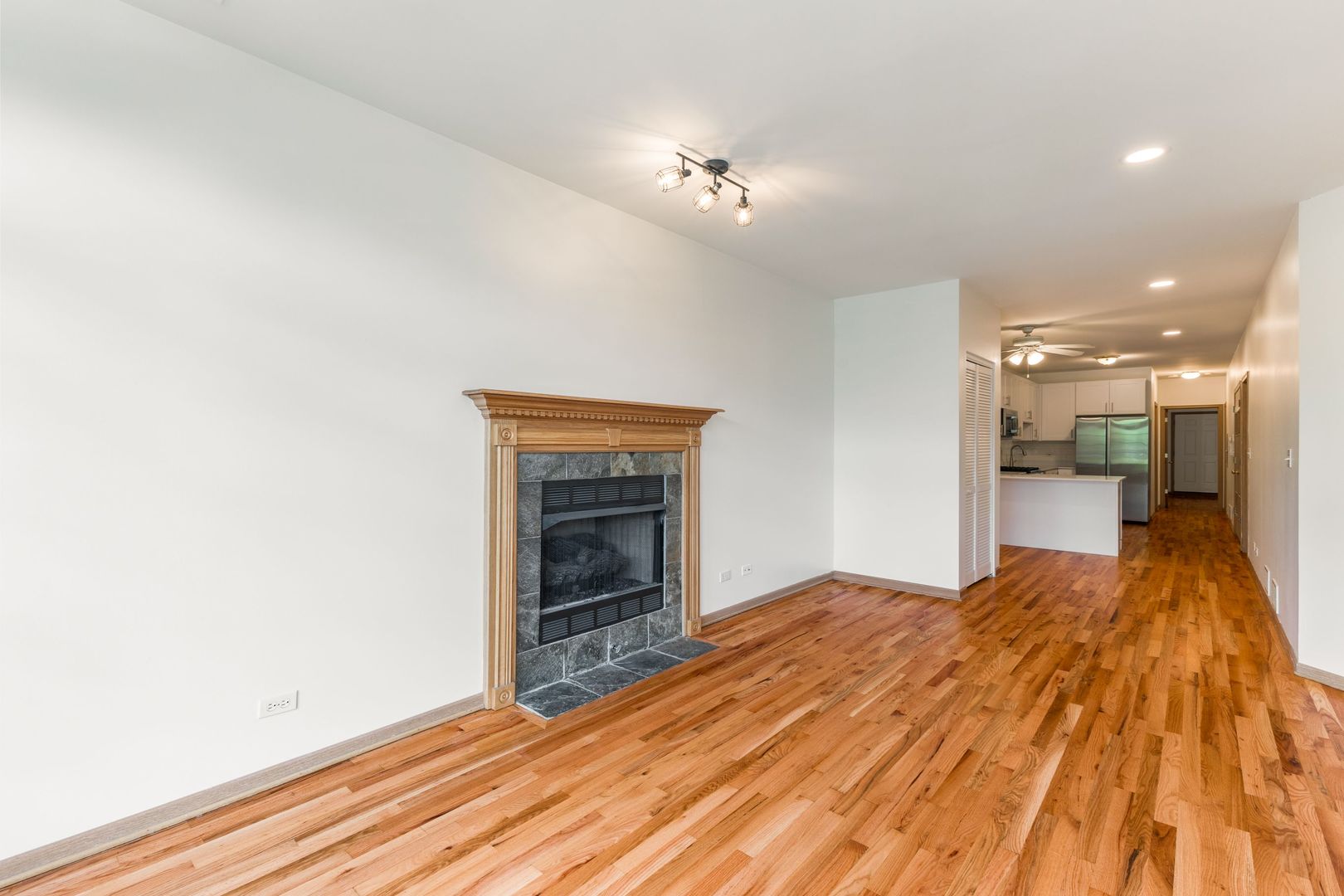 333 S Leavitt Street Unit: 2