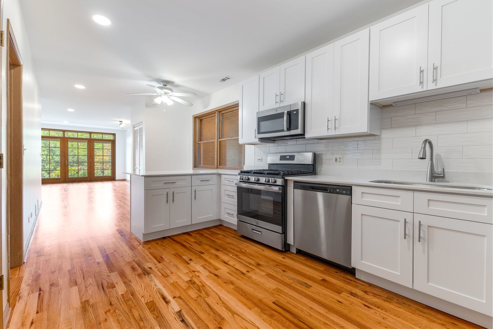 333 S Leavitt Street Unit: 2