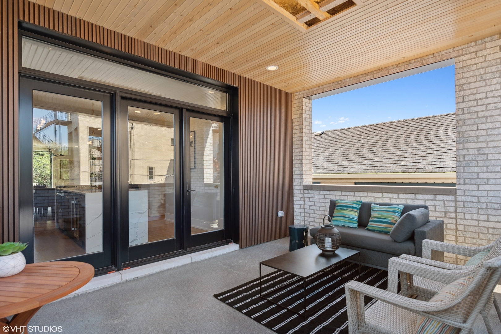 450 N Racine Avenue Unit: 2