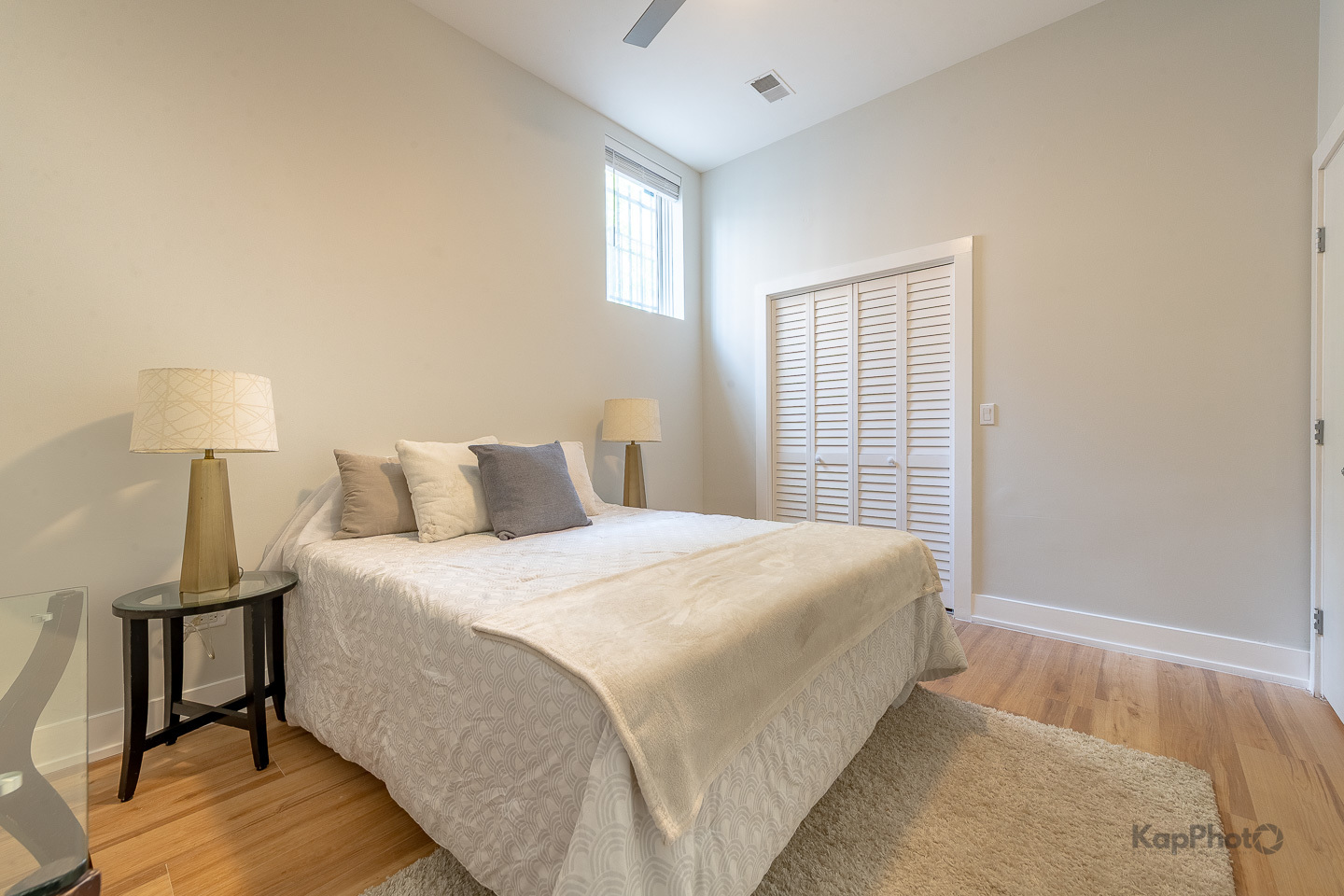 2414 W Grenshaw Street Unit: 1E