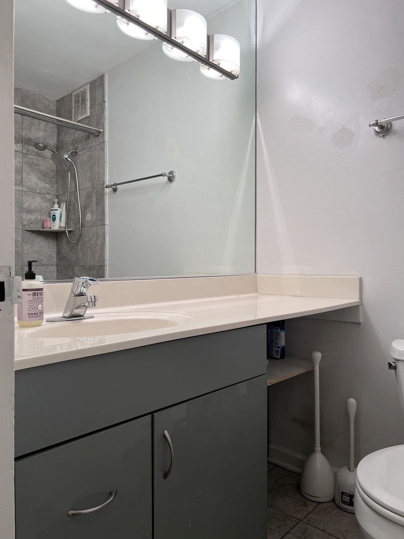 2600 N Hampden Court Unit: D4