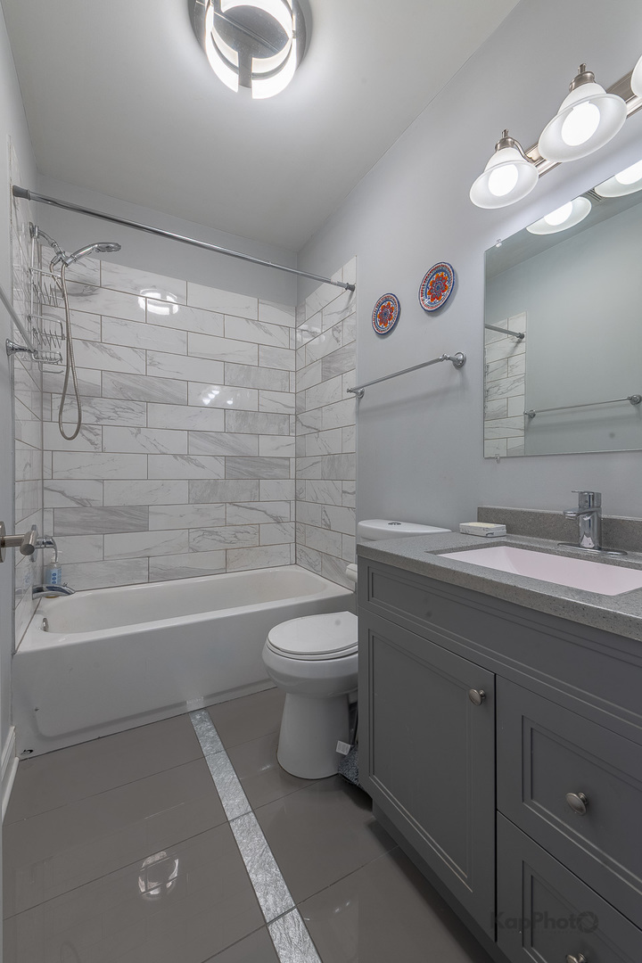 4518 S King Drive Unit: 2A