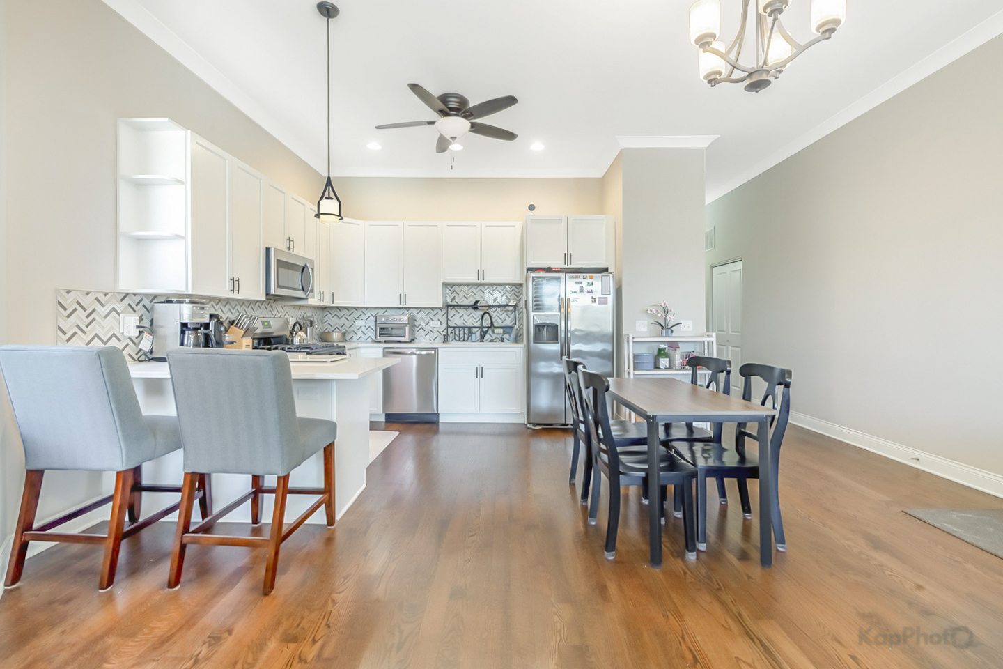 4520 S King Drive Unit: 4B