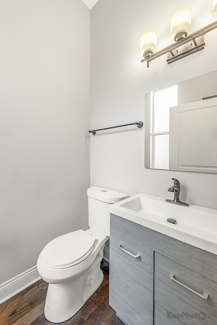 4520 S King Drive Unit: 4B