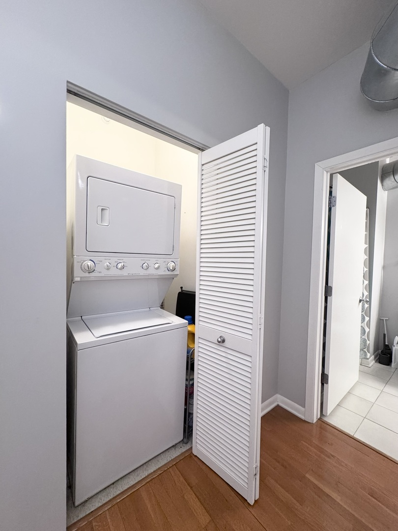 1200 W Monroe Street Unit: 516