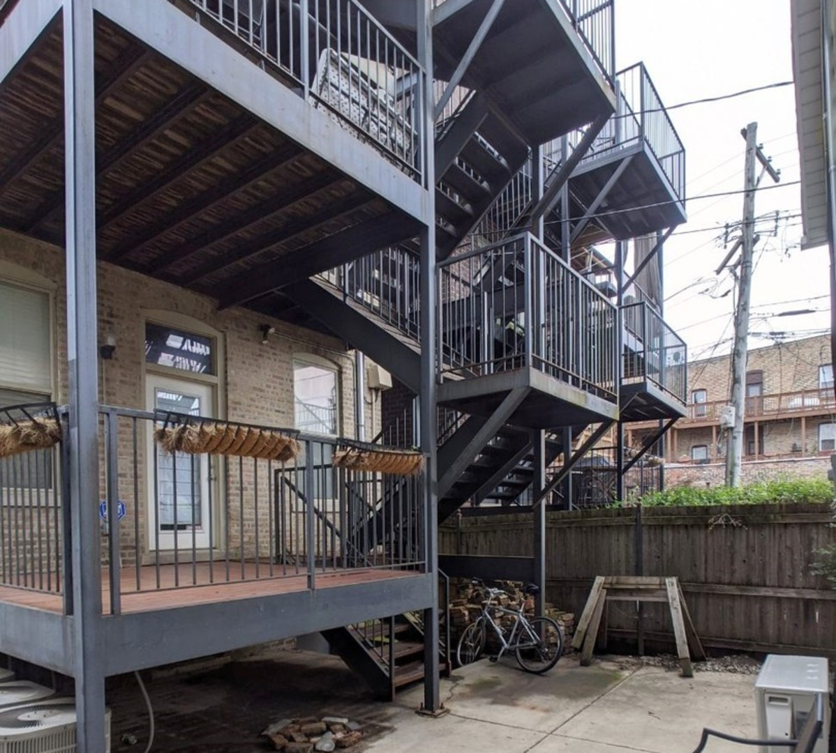 1222 W Hubbard Street Unit: 1R