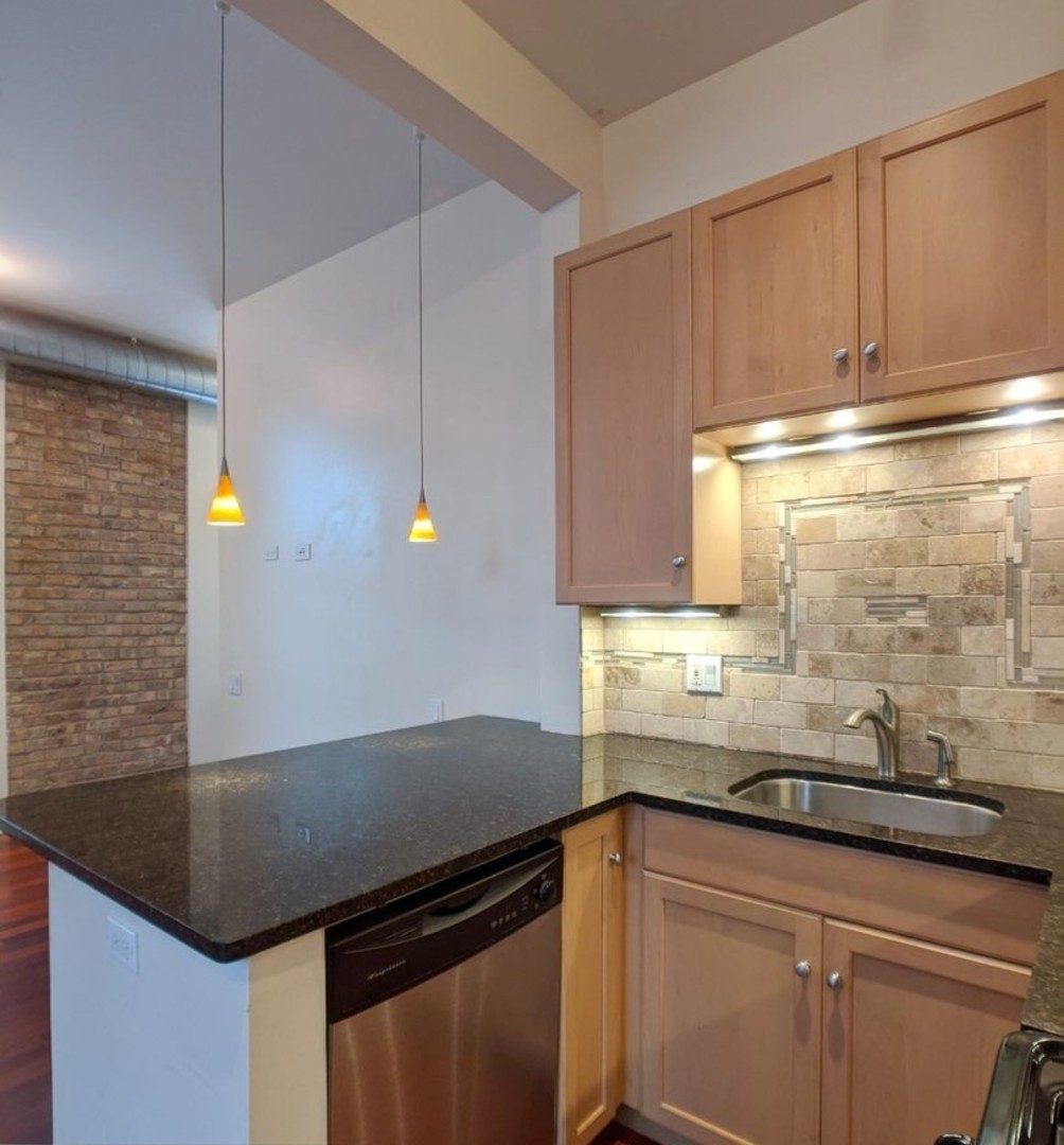 1222 W Hubbard Street Unit: 1R