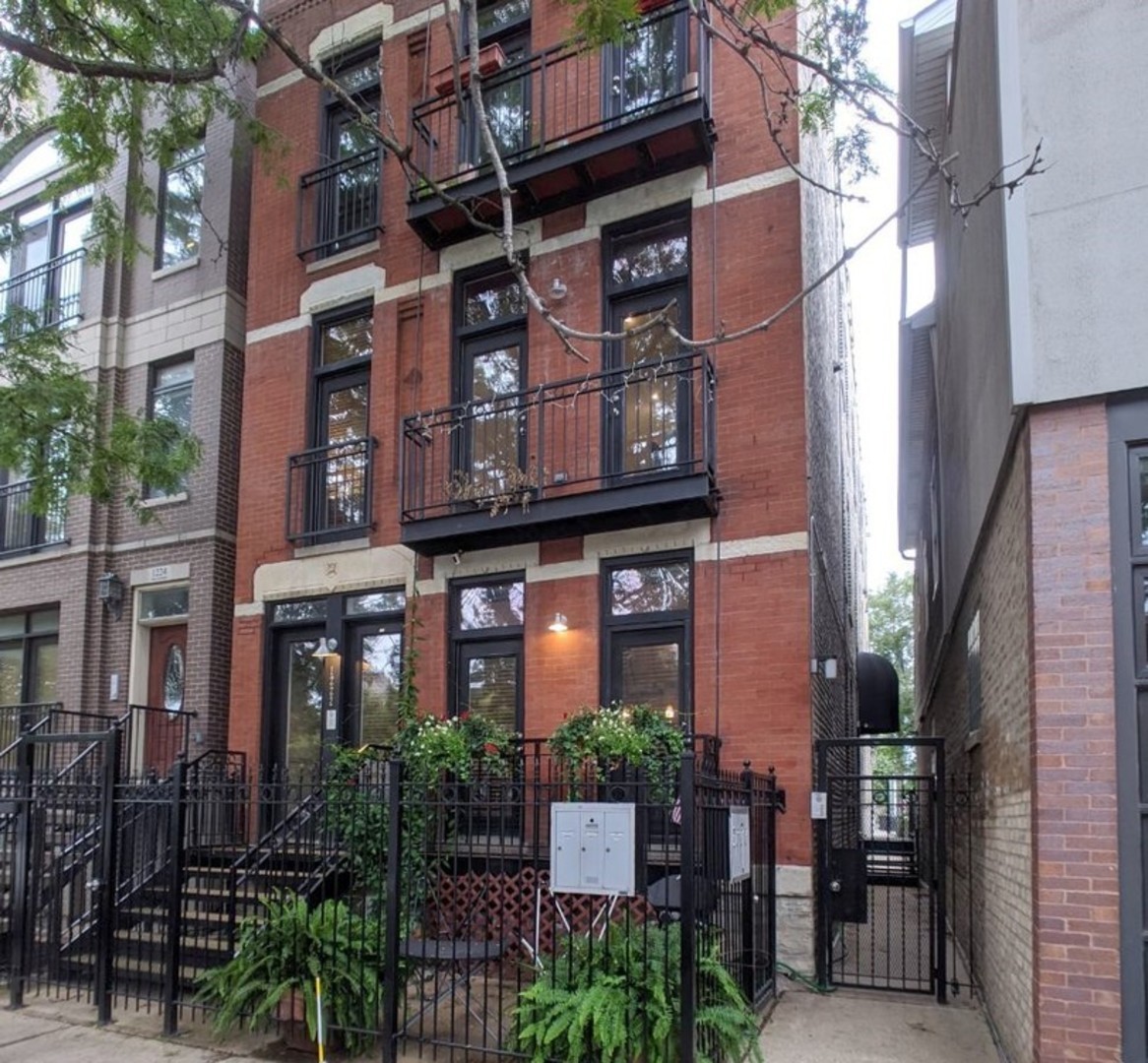 1222 W Hubbard Street Unit: 1R