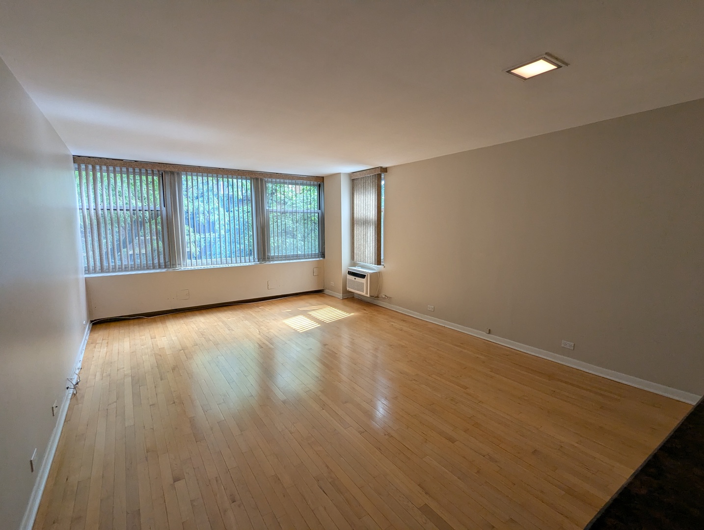 30 E Elm Street Unit: 4E