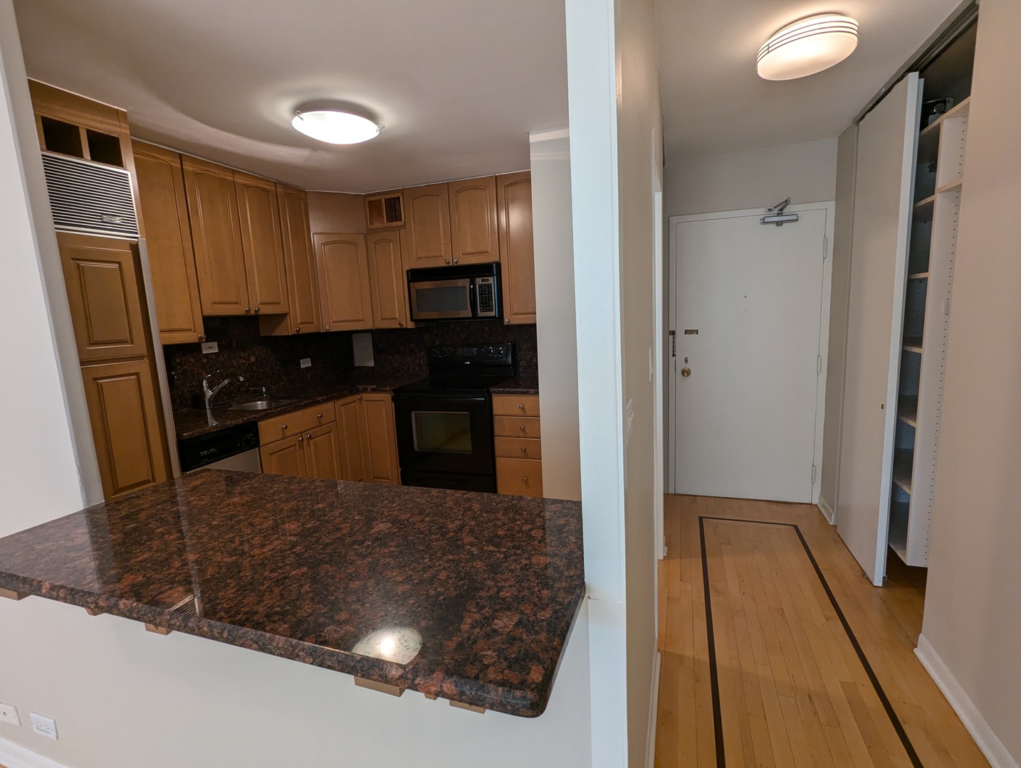 30 E Elm Street Unit: 4E