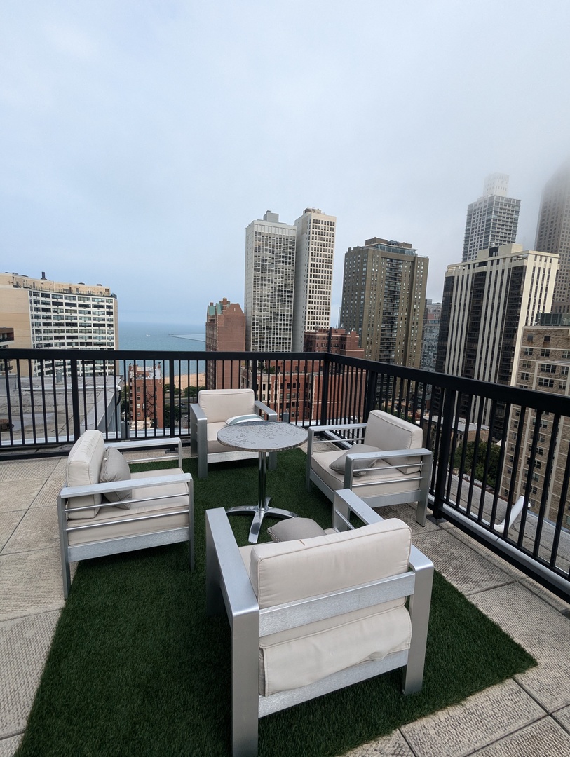 30 E Elm Street Unit: 4E