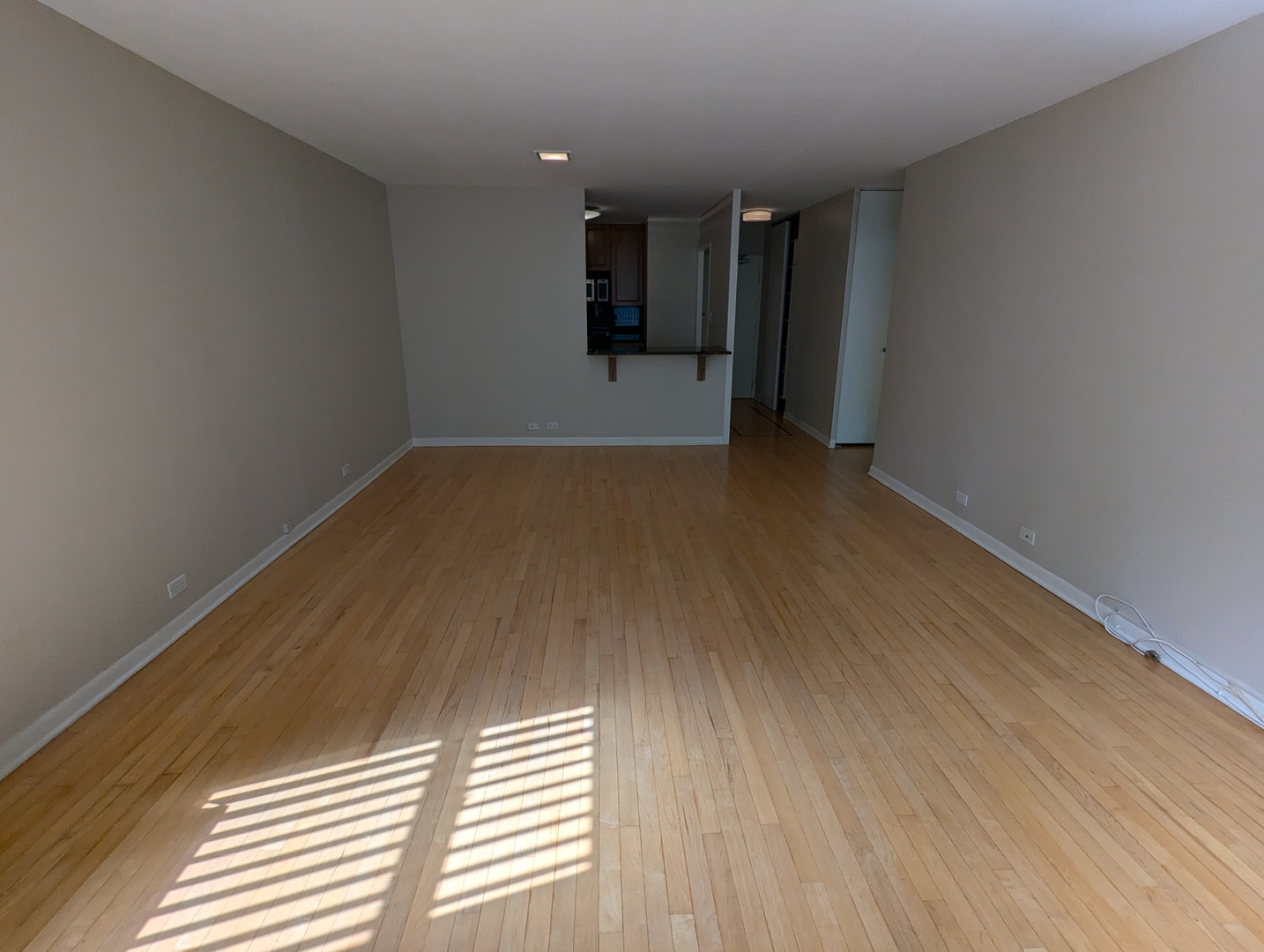 30 E Elm Street Unit: 4E