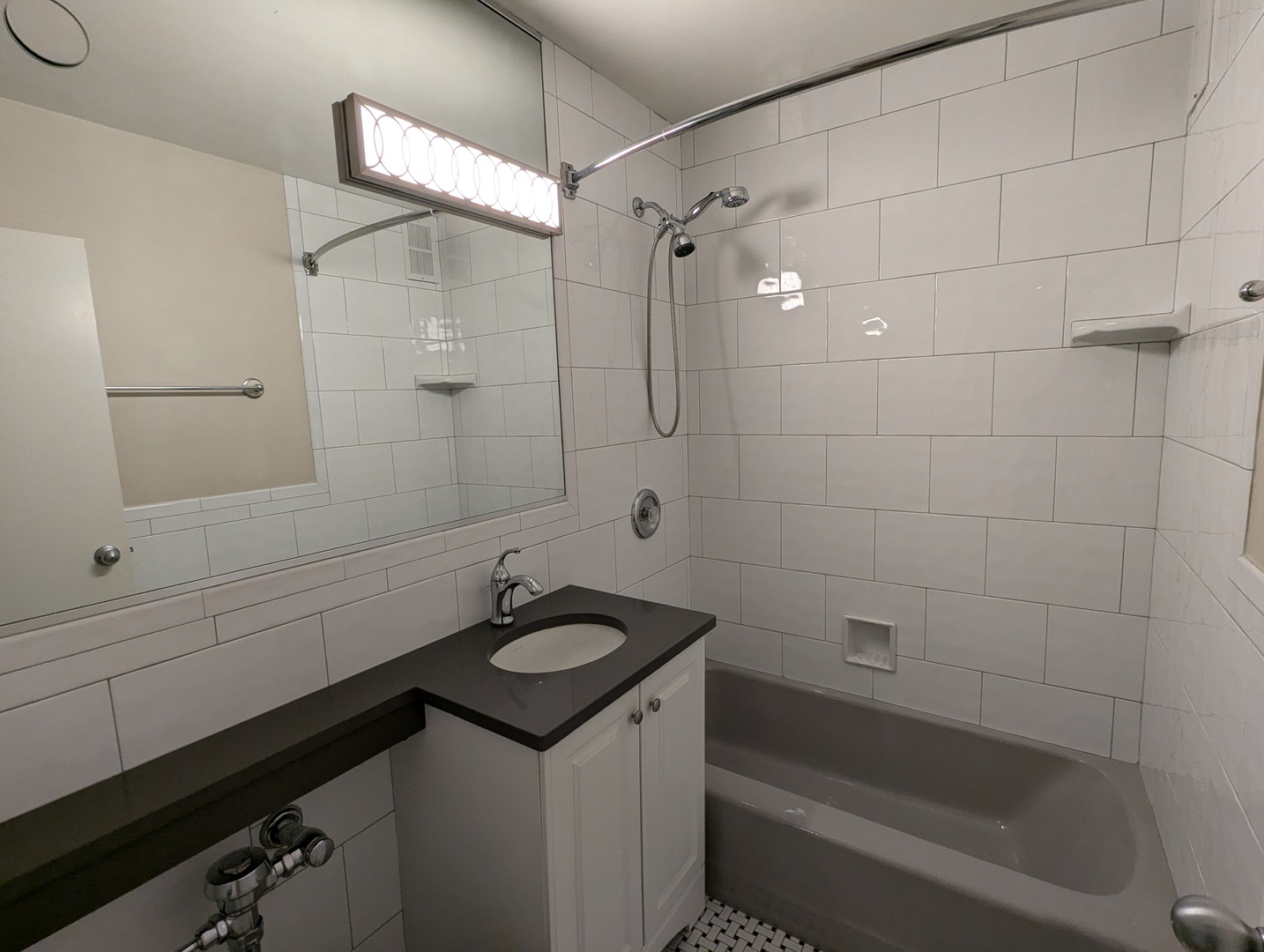 30 E Elm Street Unit: 4E