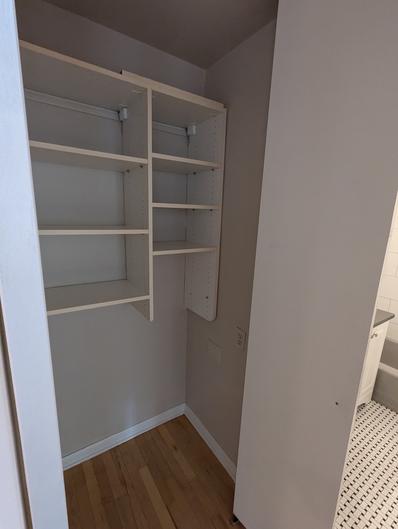 30 E Elm Street Unit: 4E