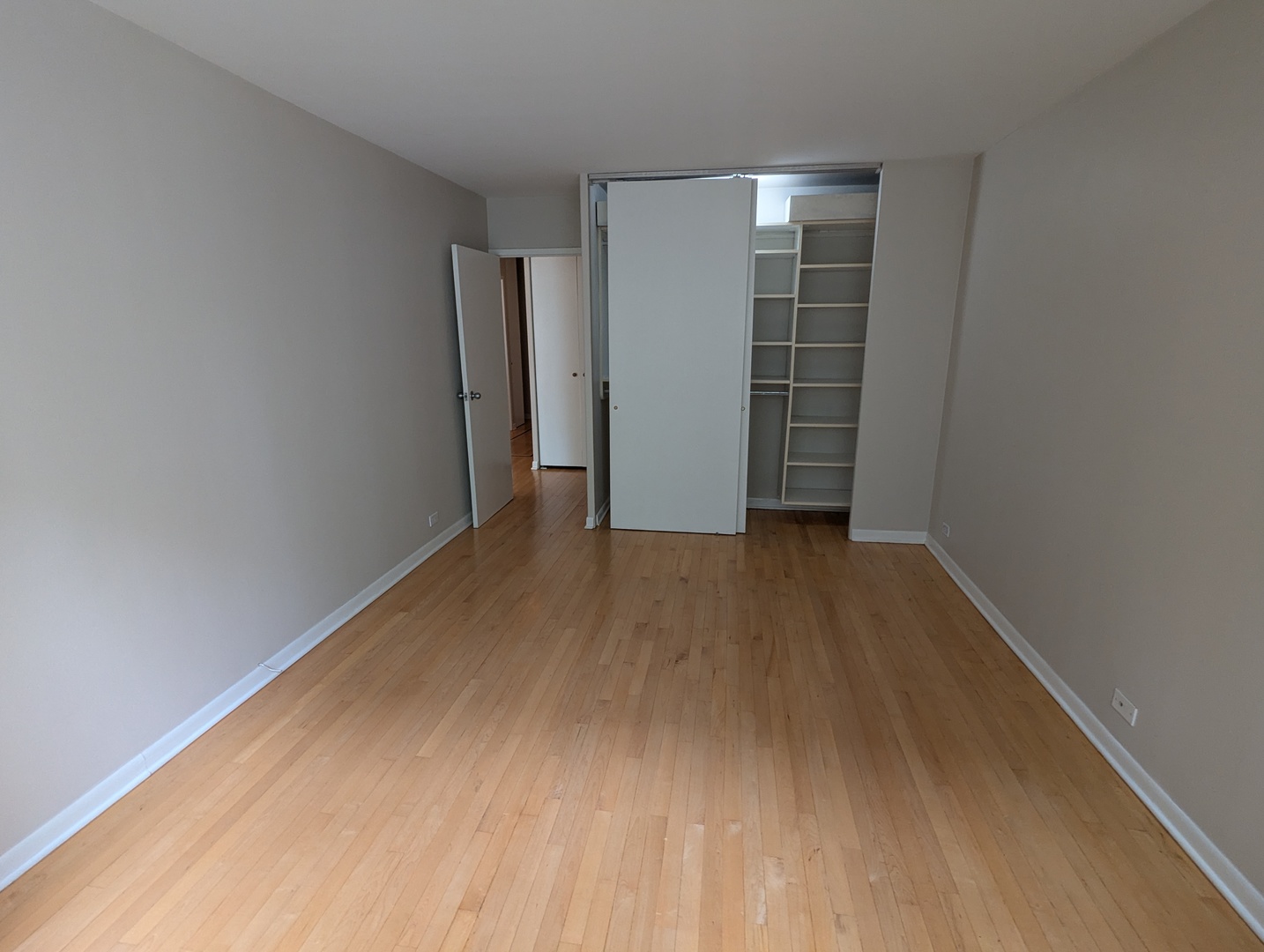 30 E Elm Street Unit: 4E